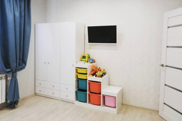 Комплект детской мебели: кровать Умка с бортиком + шкаф